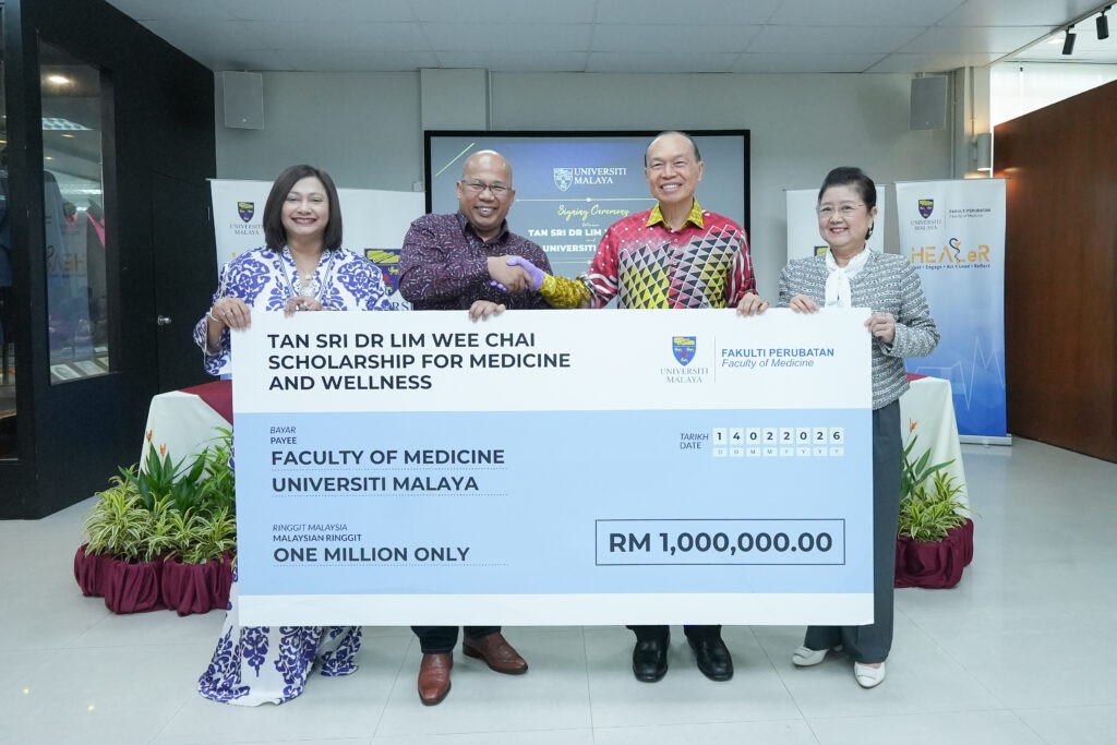 RM1 Million endowment strengthens future of healthcare: Universiti Malaya signs MOA with Tan Sri Dr Lim Wee Chai RM1 Million endowment strengthens future of healthcare: Universiti Malaya signs MOA with Tan Sri Dr Lim Wee Chai